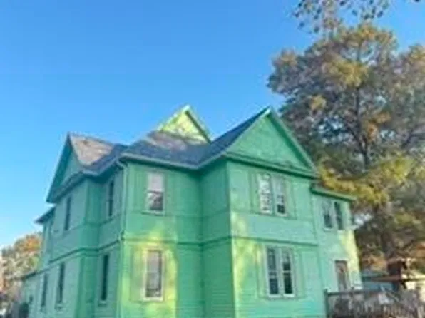 825 Woodside Ave, Ripon, WI 54971