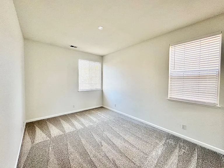814 Dederick Ct — Photo 9