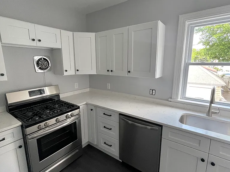44 Carrington Ave #2 — Photo 1