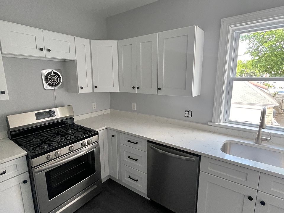 1st image of 44 Carrington Ave Floor 2
