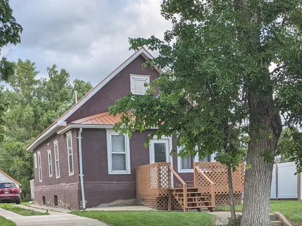 406 3rd Ave N, Lake Norden, SD 57248