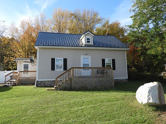 3rd image of 1129 Ridge Rd