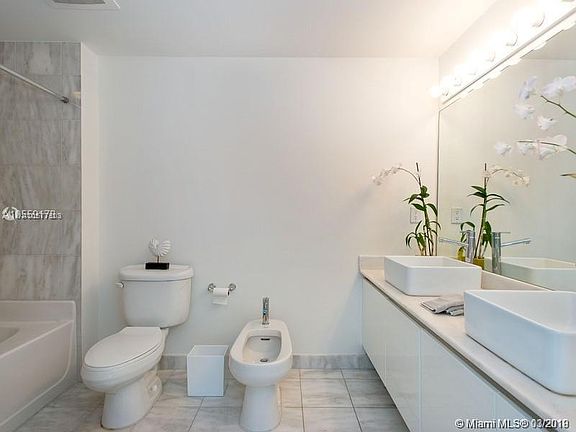 5th image of 601 NE 36th St APT 902