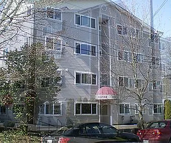 Royal Manor Apartments — Photo 1