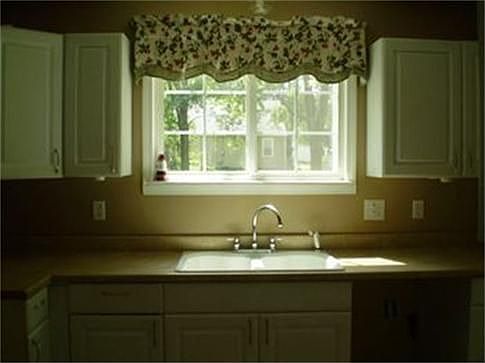 3rd image of 1508 Eastlawn Dr