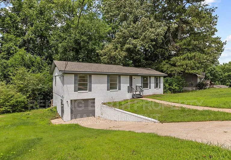 600 Westwood Ave — Photo 3