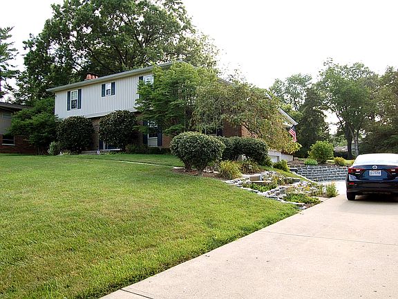 3rd image of 495 Hilltop Ln