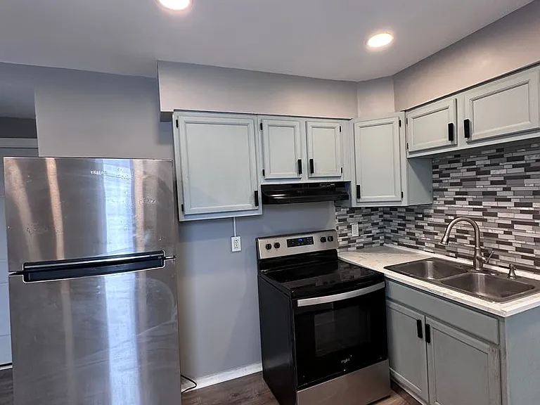 408 New Grove St — Photo 7