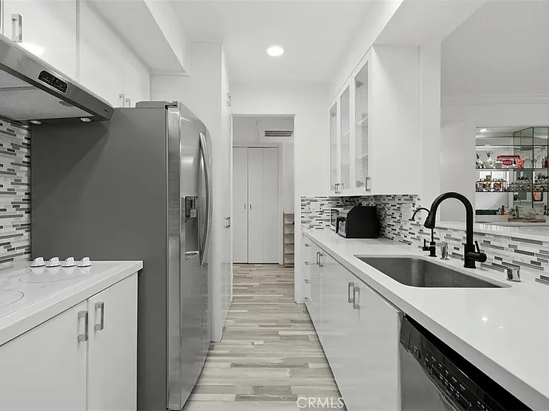 1277 S Beverly Glen Blvd #107 — Photo 3