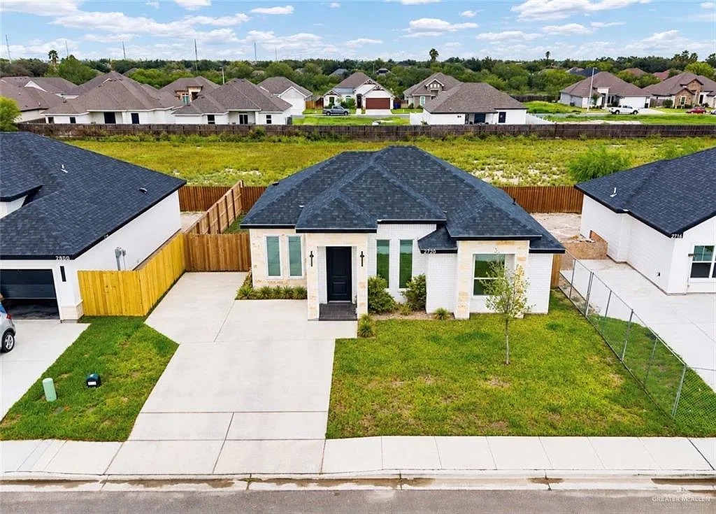 3 bed, 2.0 bath, 1204 sqft, $2,100 — Photo 4