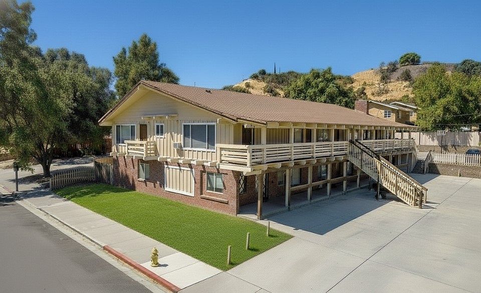 1st image of 3505 Spring St