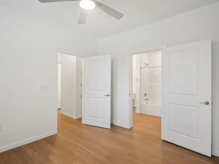 Portland Place Apartments — Photo 112