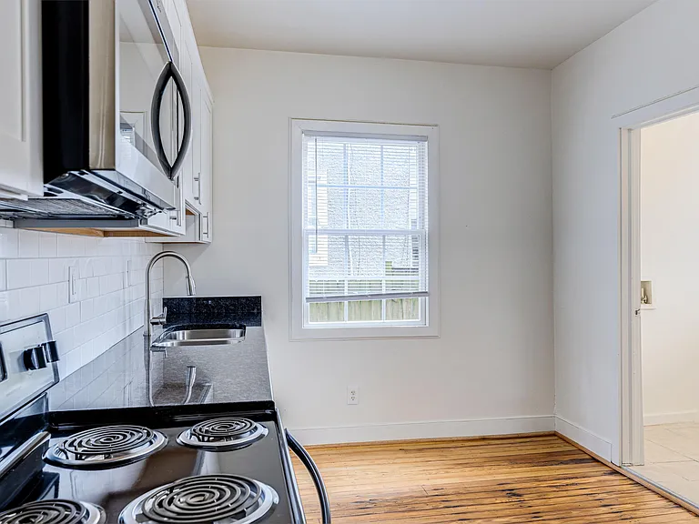 2922 Noble Ave #A — Photo 12