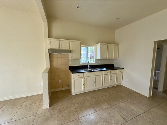 5th image of 637 E 111th Pl #637
