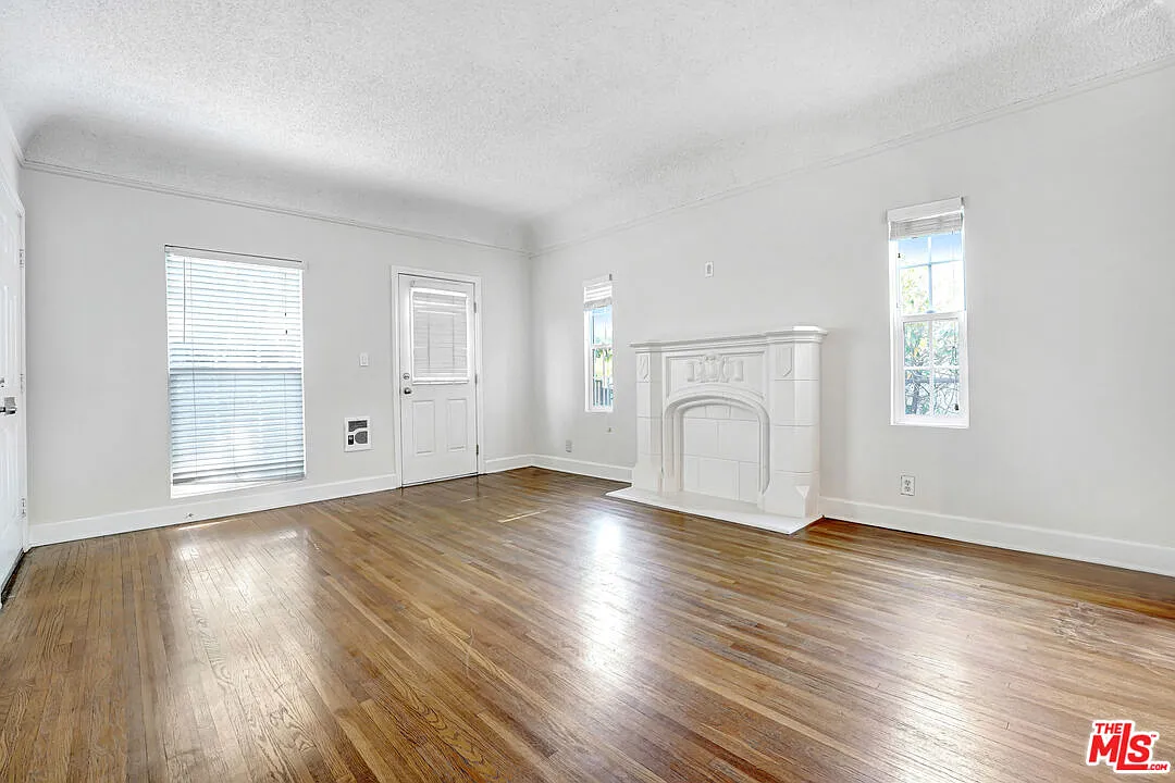 1 bed, 1.0 bath, 1100 sqft, $3,200 — Photo 4
