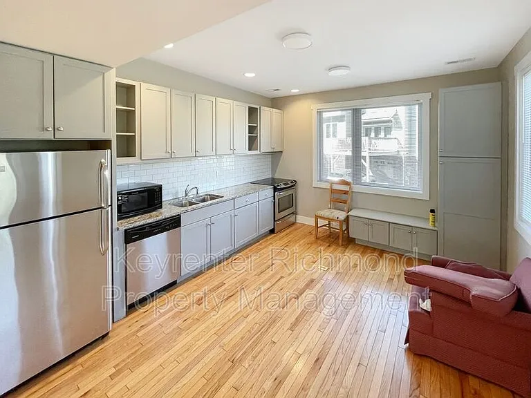 400 Dobson St — Photo 4