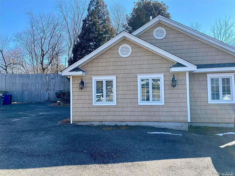41 Woody Ln — Photo 1