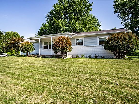 2nd image of 649 Lakeview Dr