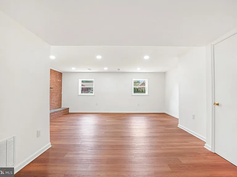 500 Derrydown Ln — Photo 22