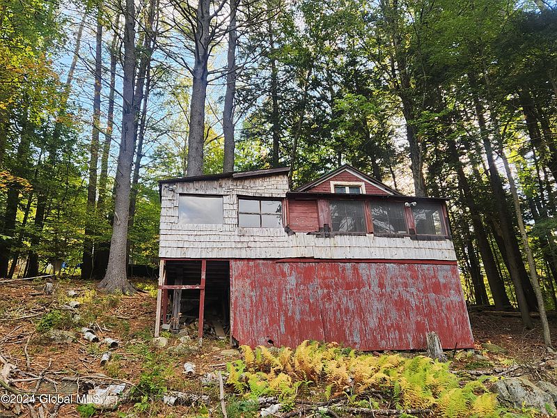 2nd image of 2554 South Shore Road
