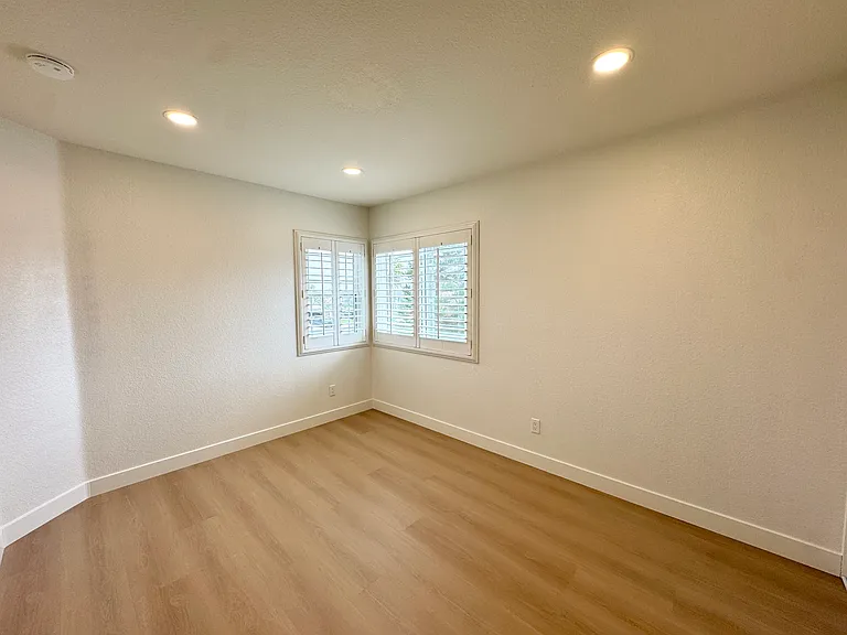 3413 Caseras Dr — Photo 23