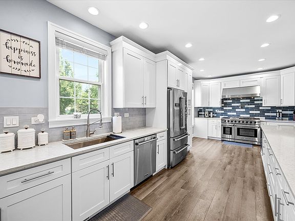 3rd image of 2777 McDuffee Cir
