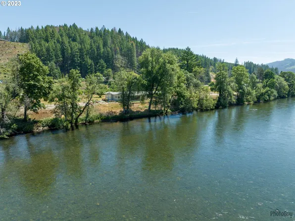 45986 McKenzie Hwy, Vida, OR 97488