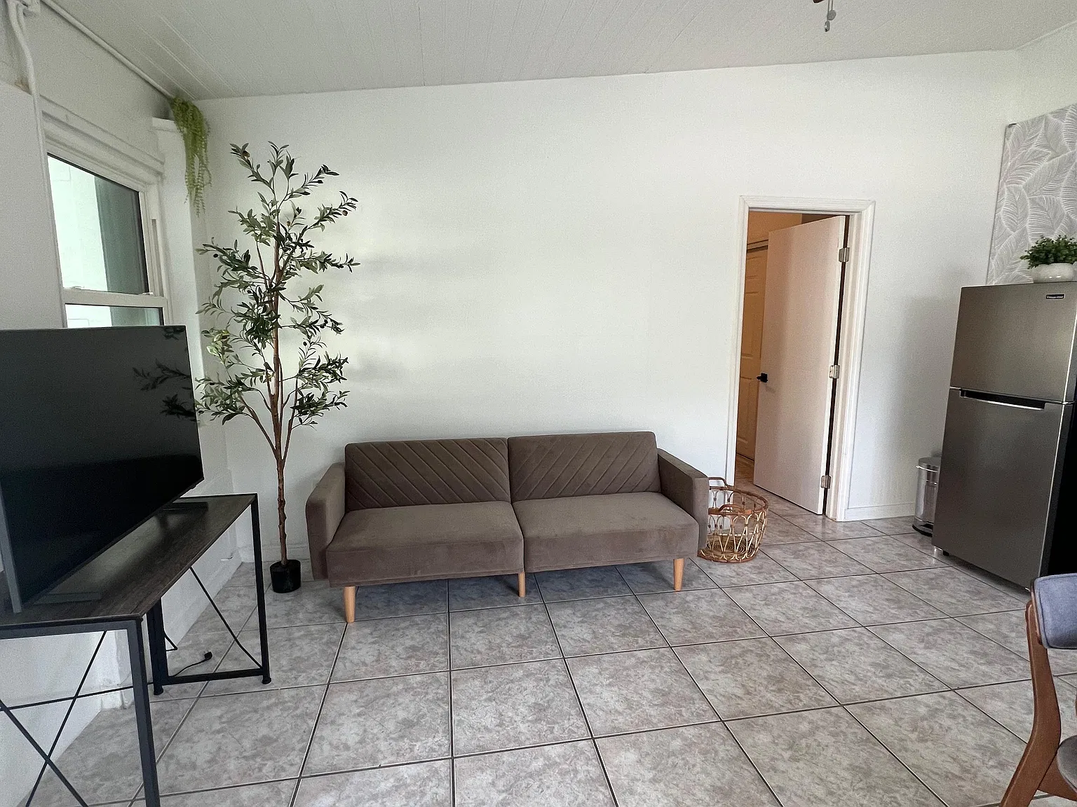 1 bed, 450 sqft, $1,800 — Photo 2