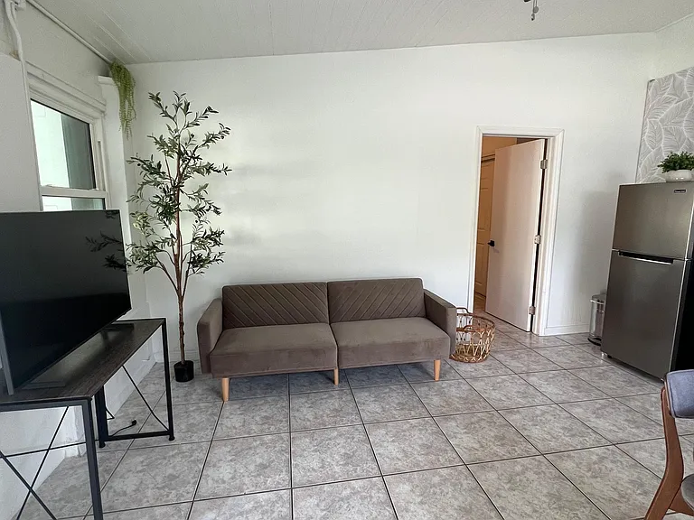 1137 SW 13th Ct #1 — Photo 2