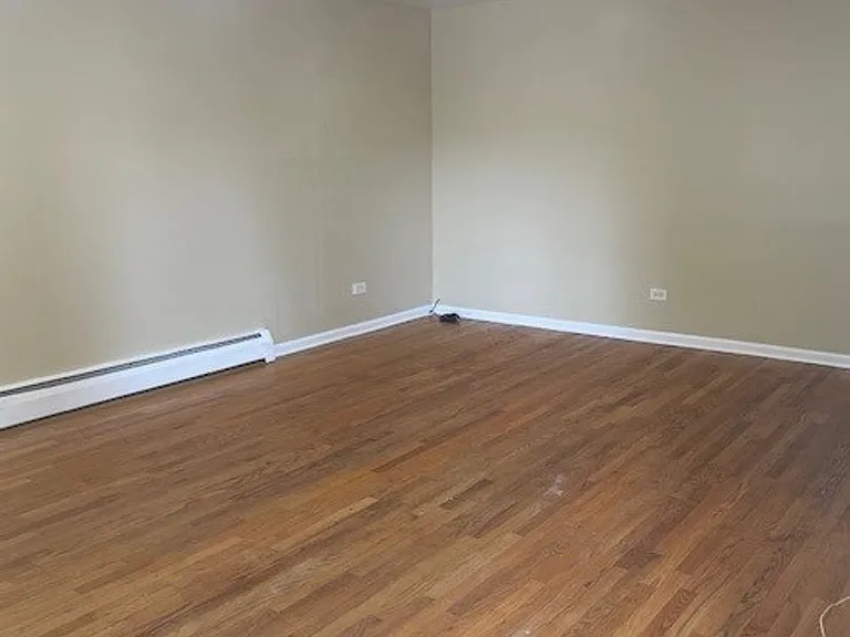 4801 N Ridgeway — Photo 4