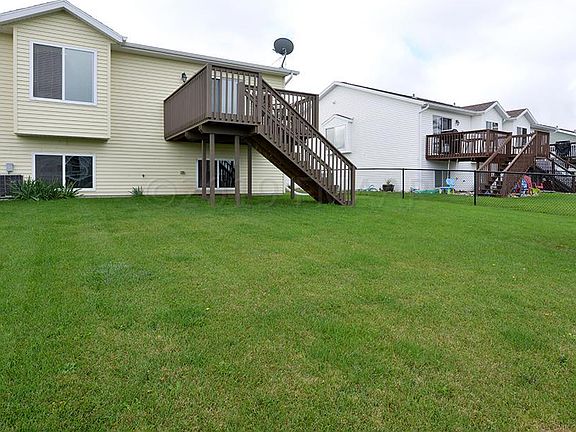 4th image of 724 34th Ave W