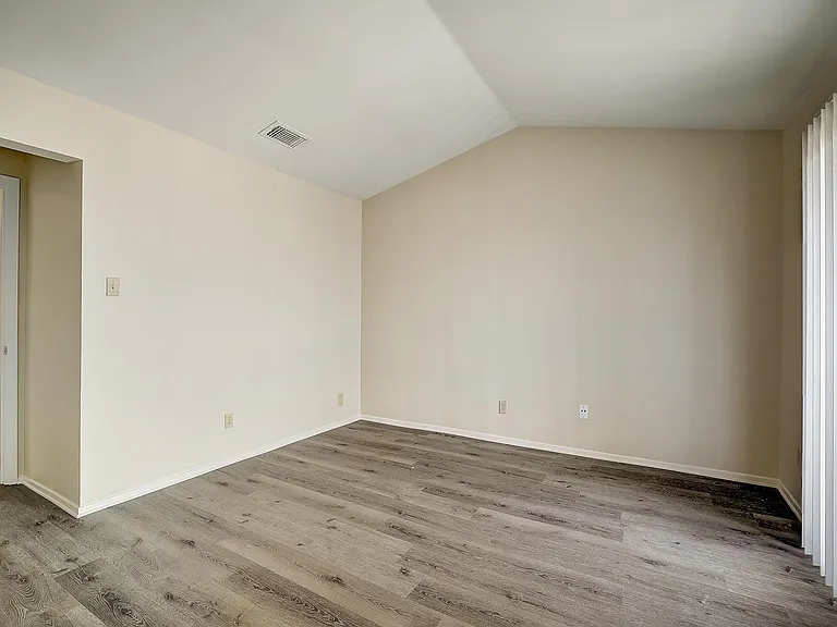 Rockwood Apartments — Photo 25