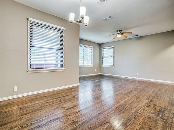 4th image of 2732 Falls Dr