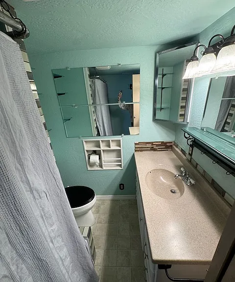 504 Woodford Ave — Photo 14