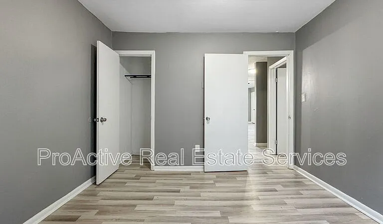 1100 Wilson Rd #7 — Photo 13