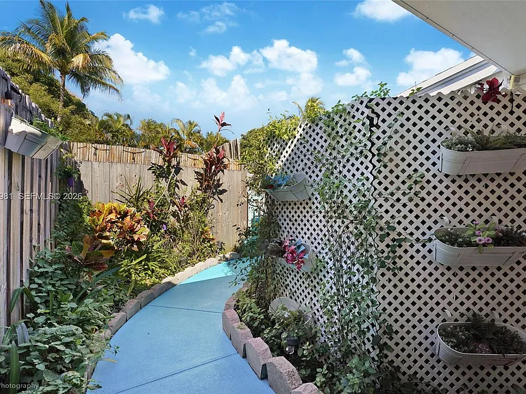 212 SW 1st Ave — Photo 34