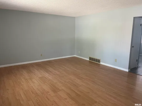 3122 Cumberland Dr, Springfield, IL 62704