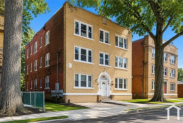 1st image of 204 Magnolia St