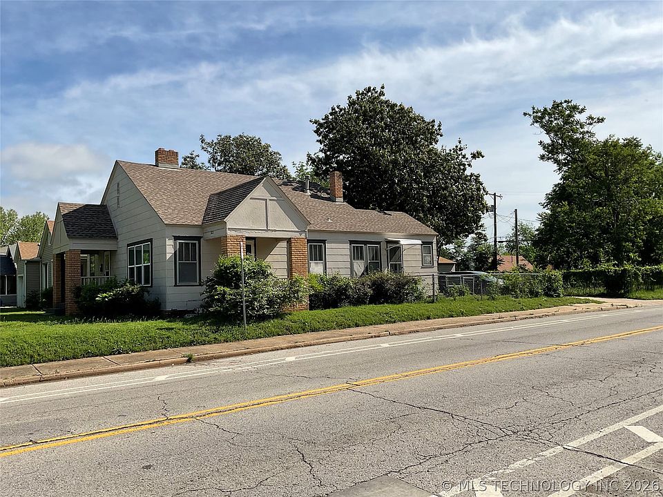 1st image of 3003 E 3rd St