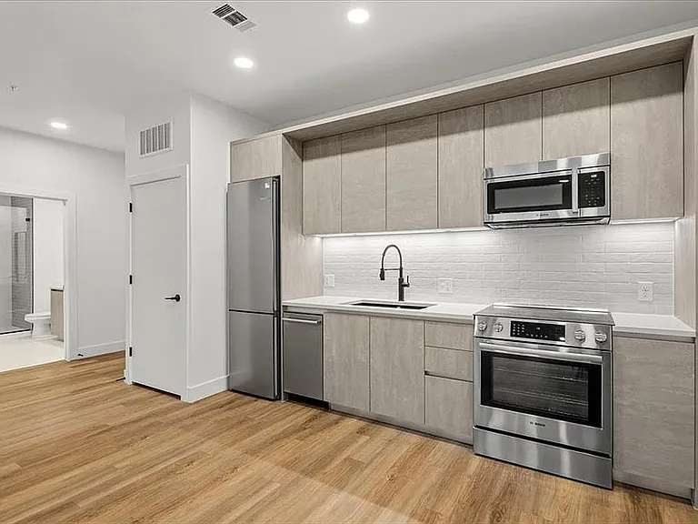 4315 S Congress Ave #214 — Photo 3