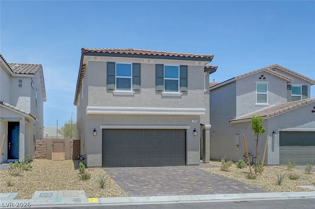 4 bed, 2.5 bath, 2079 sqft, $2,400 — Photo 3