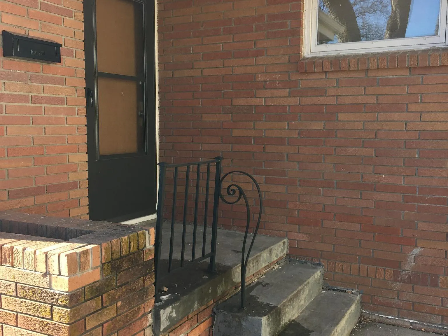 3 bed, 1100 sqft, $1,575 — Photo 2