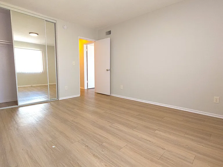 18400 Prairie Street — Photo 37