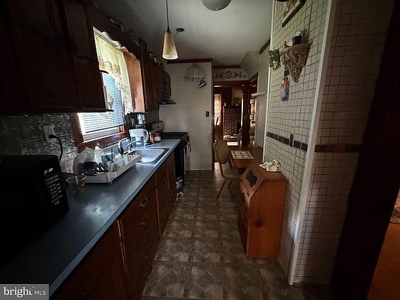 5th image of 229 New Jersey Rd