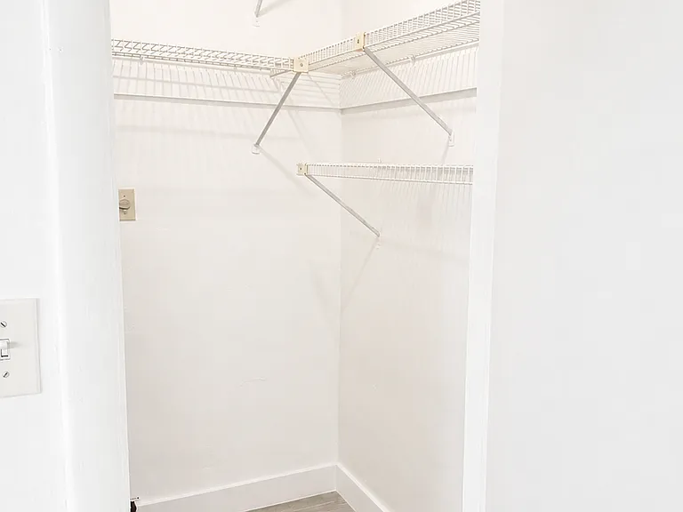 2837 NE 30th St #6 — Photo 10
