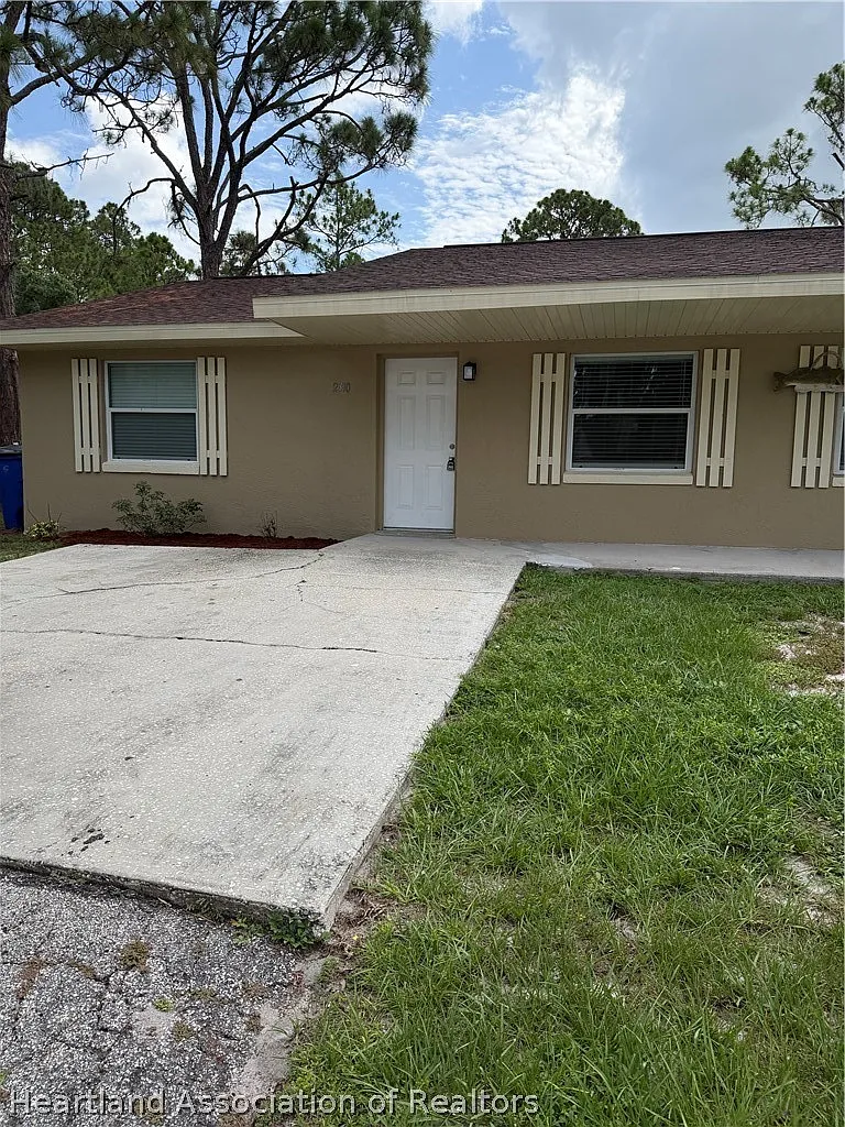 2 bed, 2.0 bath, 900 sqft, $1,275 — Photo 1