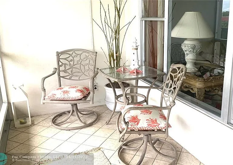 802 SE 7th St #403 — Photo 16