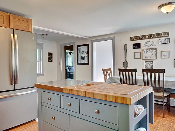 4th image of 365 Shattuck Way