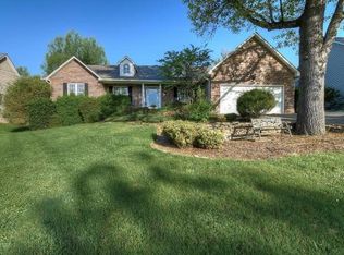 5 Estate Ct, Johnson City, TN 37604