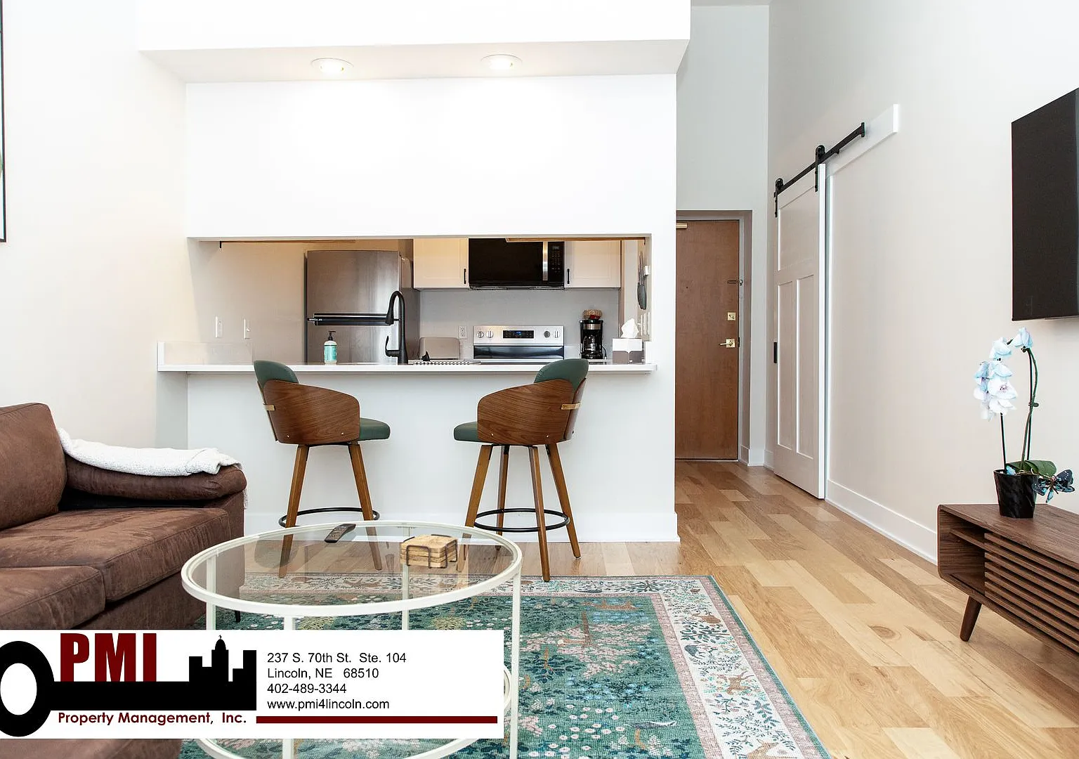 1 Bedroom and 1 Bathroom Short Term Rental — Photo 1